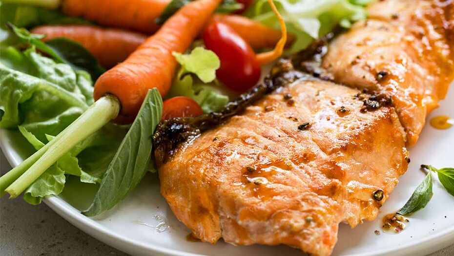 Αν θέλετε να χάσετε βάρος, πρέπει να συμπεριλάβετε στη διατροφή σας ψάρια και φρέσκα λαχανικά. 